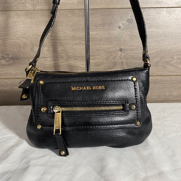 Micheal Kors black and gold tone leather crossbody - Picture 4 of 10